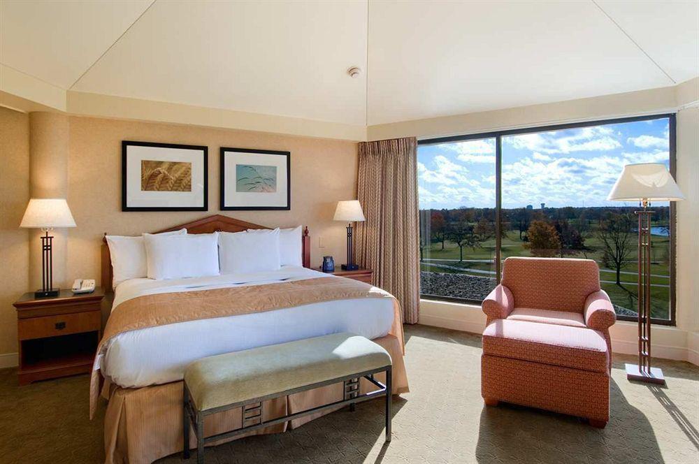 Indian Lakes Hotel Bloomingdale Room photo