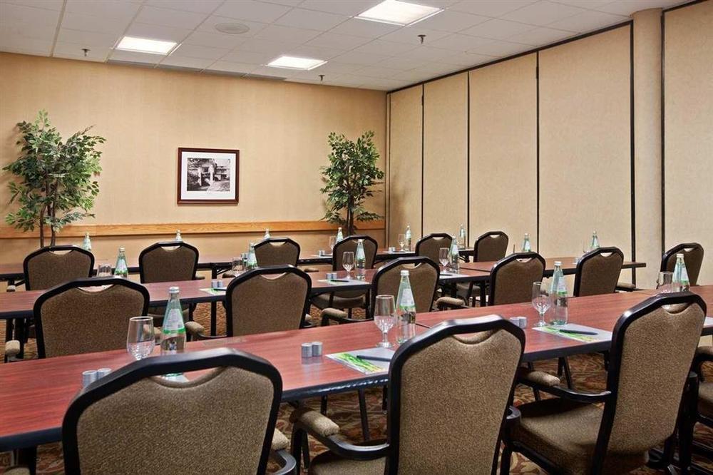 Indian Lakes Hotel Bloomingdale Facilities photo